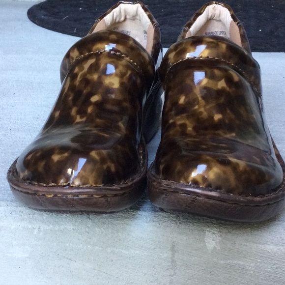 Like NEW-BOC BORN CONCEPTS ANIMAL PRINT CLOGS - Picture 6 of 8